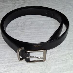 Roundtree & Yorke Black Leather Belt with Silver Buckle